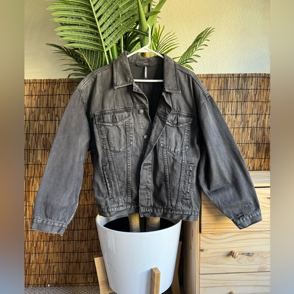 VGUC Free People Oversized Storm Wash Embroidered Black Denim Jacket size XS - Picture 3 of 9